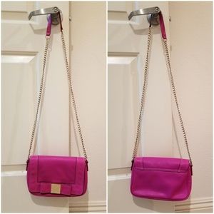 Kate Spade. Fuchsia chain cross bag
